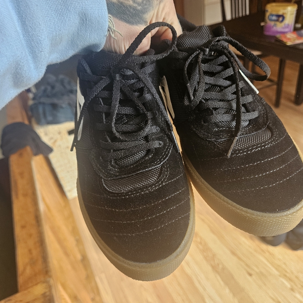 Lakai skateboard shoes size 8, worn maybe 2 hours
